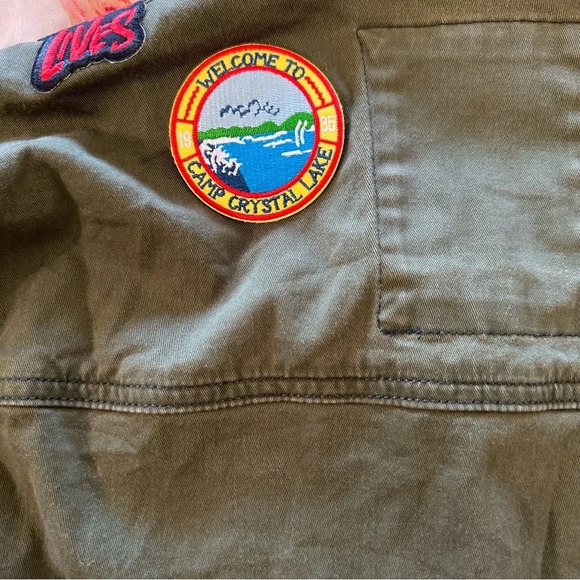 Hollister women's size small button down shirt jacket with patch's size small - Picture 3 of 7